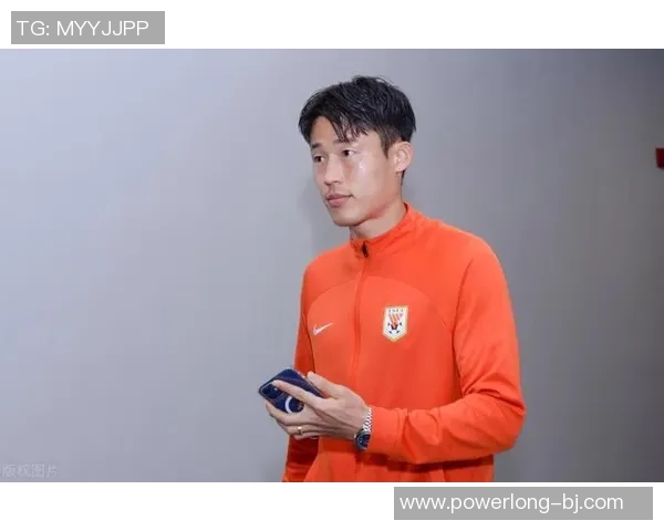 最近哪个足球明星因争议事件引发媒体关注和球迷热议